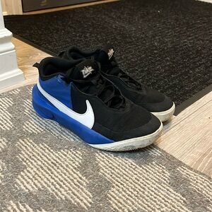 Nike Hustle D10 GS Black Game Royal Basketball Shoes Youth Size 7Y